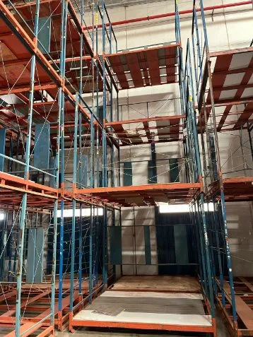Sucata de Racks Metálicos Aprox. 19,46 Ton à venda