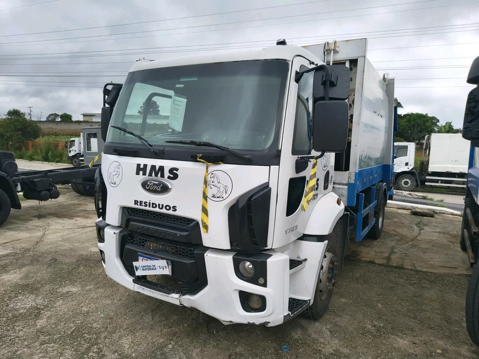Caminhão Compactador de Lixo Ford Cargo 1723 B 2016/2017 à venda